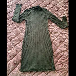 Hunter green dress, tight & fitting. 💚